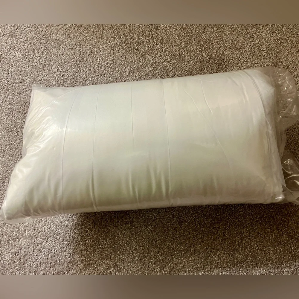 White Microfiber Bed Pillow (brand new)